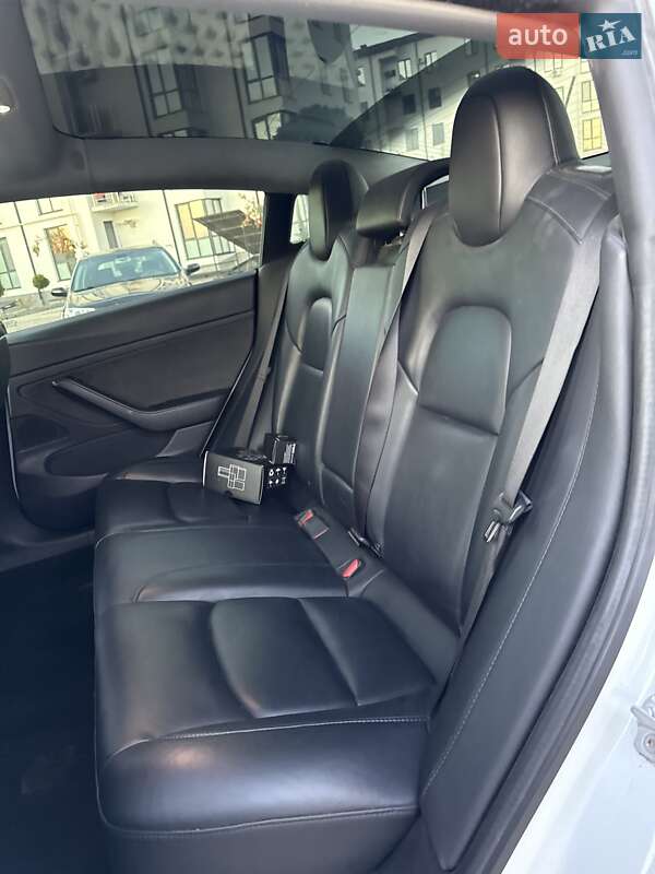 Седан Tesla Model 3 2020 в Луцьку