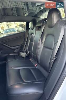 Седан Tesla Model 3 2020 в 