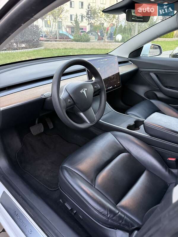 Седан Tesla Model 3 2020 в Луцьку