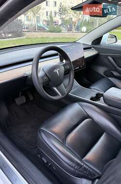 Седан Tesla Model 3 2020 в 