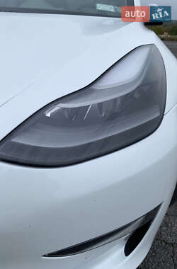 Седан Tesla Model 3 2021 в 