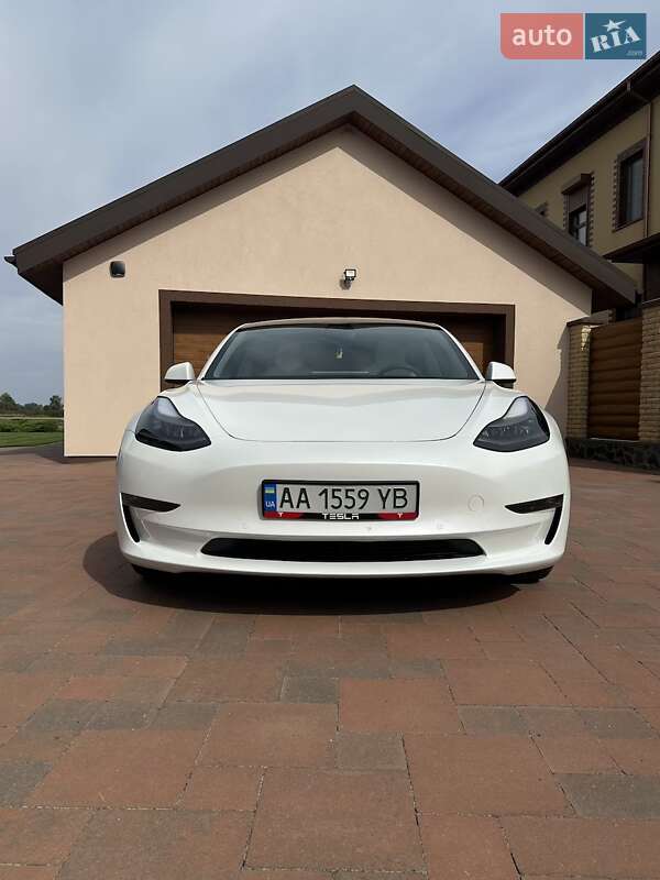 Седан Tesla Model 3 2021 в Черкассах