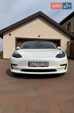 Седан Tesla Model 3 2021 в 