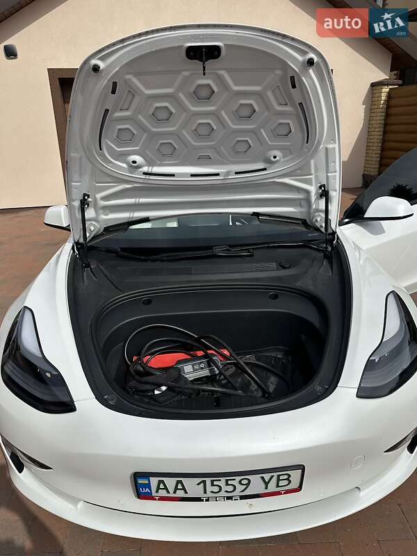 Седан Tesla Model 3 2021 в Черкассах