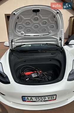 Седан Tesla Model 3 2021 в 