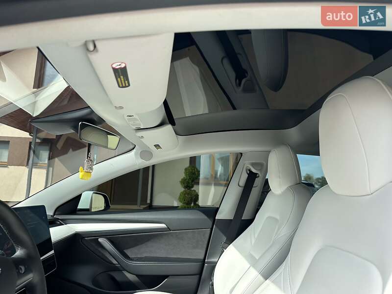 Седан Tesla Model 3 2021 в Черкассах