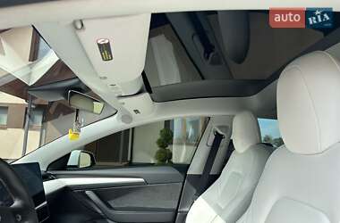 Седан Tesla Model 3 2021 в 