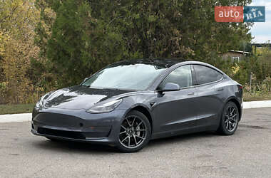 Седан Tesla Model 3 2021 в 