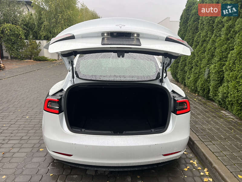 Седан Tesla Model 3 2019 в Киеве