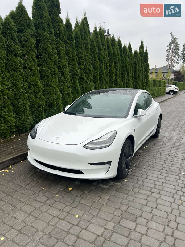 Седан Tesla Model 3 2019 в Киеве