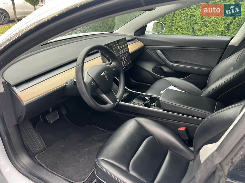 Седан Tesla Model 3 2019 в Киеве