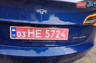 Седан Tesla Model 3 2022 в 