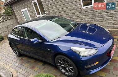 Седан Tesla Model 3 2022 в 
