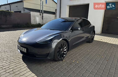 Седан Tesla Model 3 2023 в 