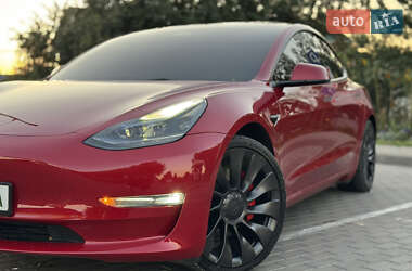 Седан Tesla Model 3 2022 в 