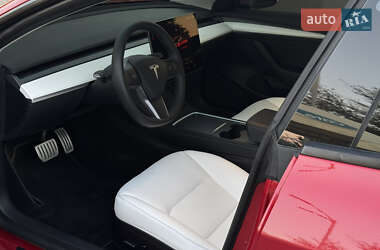 Седан Tesla Model 3 2022 в 