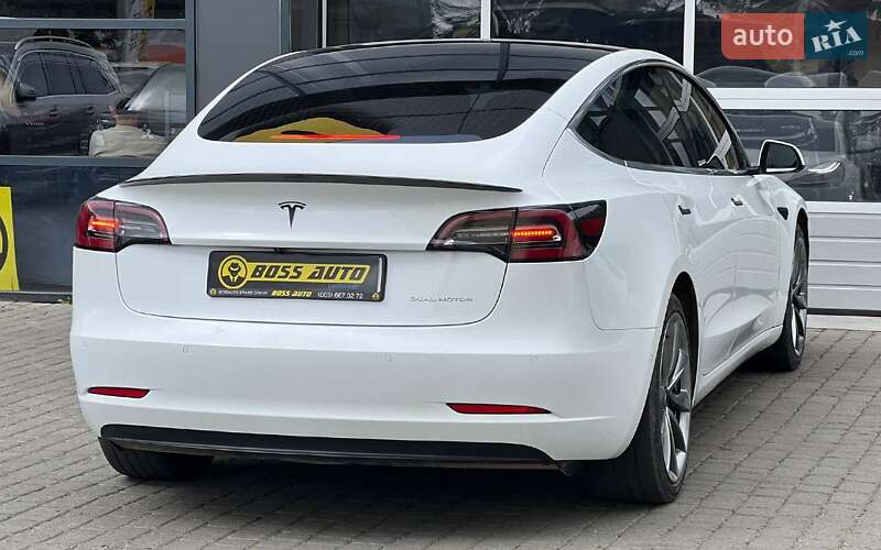 Седан Tesla Model 3 2019 в Ивано-Франковске