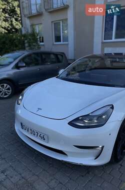 Седан Tesla Model 3 2021 в 