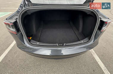 Седан Tesla Model 3 2020 в 