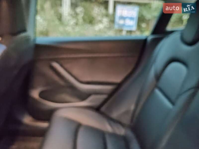 Седан Tesla Model 3 2022 в Самборі