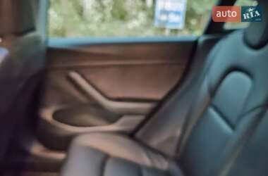 Седан Tesla Model 3 2022 в 