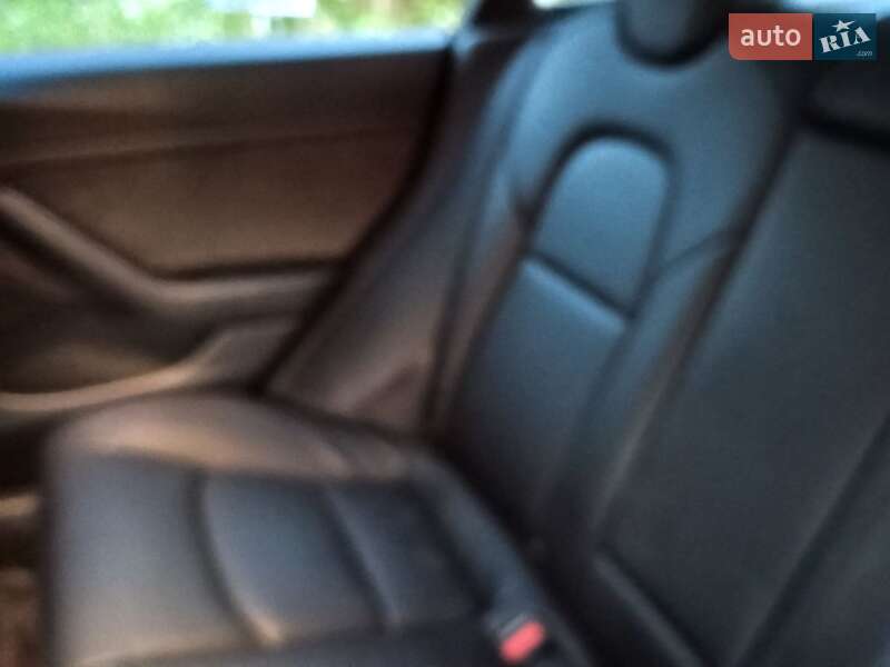 Седан Tesla Model 3 2022 в Самборі