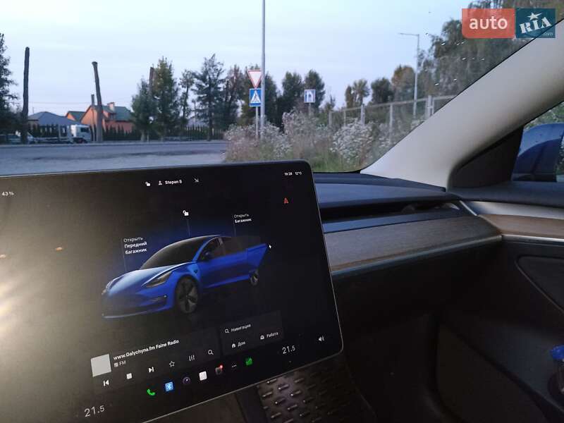 Седан Tesla Model 3 2022 в Самборі