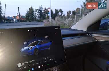 Седан Tesla Model 3 2022 в 