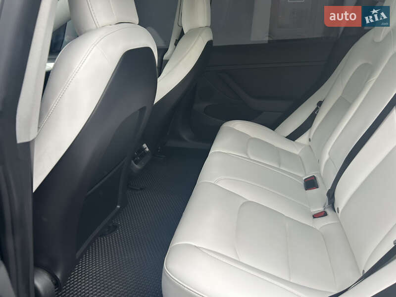 Седан Tesla Model 3 2021 в Фастові