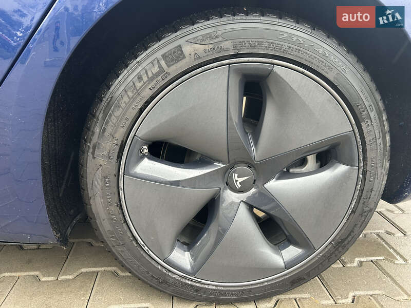 Седан Tesla Model 3 2021 в Фастові
