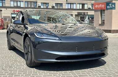 Седан Tesla Model 3 2024 в 