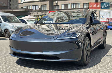 Седан Tesla Model 3 2024 в 