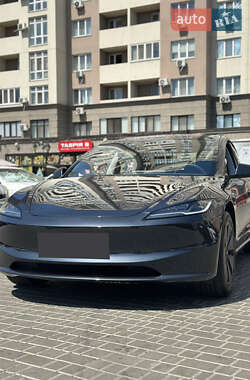 Седан Tesla Model 3 2024 в 