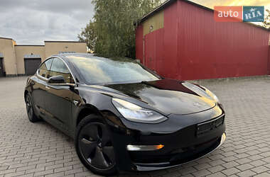 Седан Tesla Model 3 2019 в 