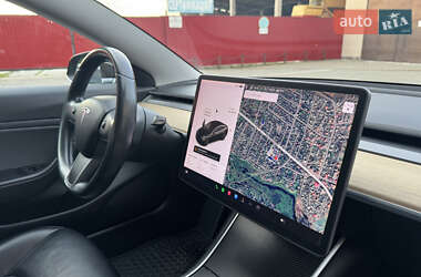 Седан Tesla Model 3 2019 в 