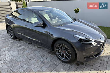 Седан Tesla Model 3 2022 в 