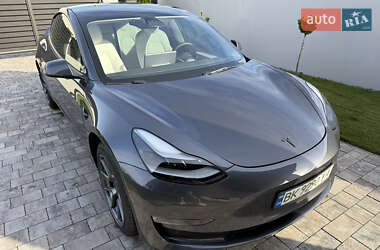 Седан Tesla Model 3 2022 в 