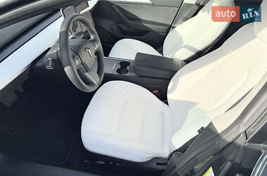 Седан Tesla Model 3 2022 в 