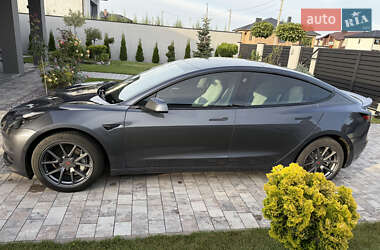 Седан Tesla Model 3 2022 в 