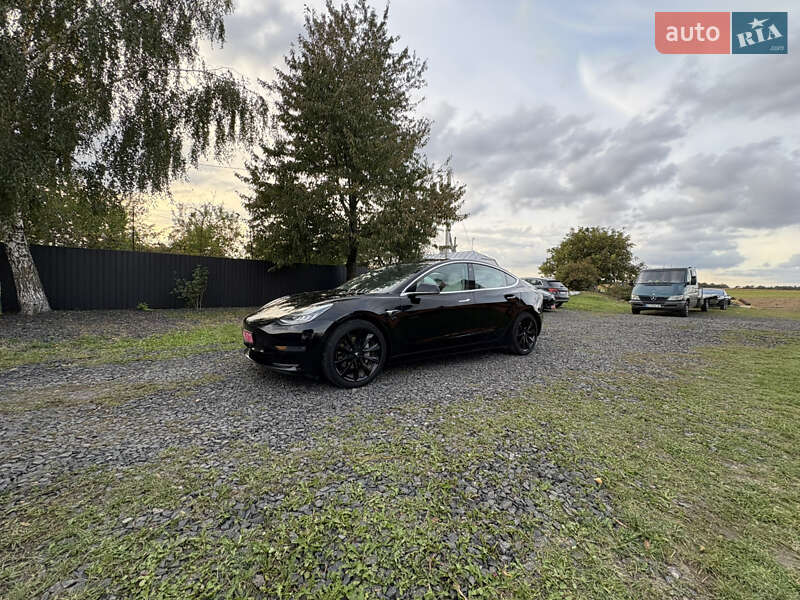 Седан Tesla Model 3 2018 в Луцьку
