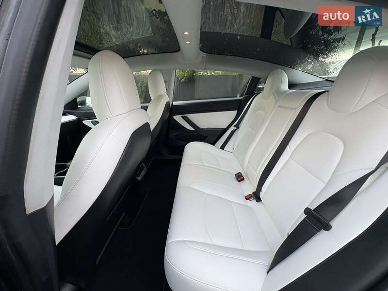 Седан Tesla Model 3 2018 в Луцьку