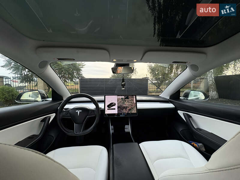 Седан Tesla Model 3 2018 в Луцьку