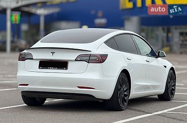 Седан Tesla Model 3 2021 в Ровно