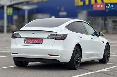 Седан Tesla Model 3 2021 в 