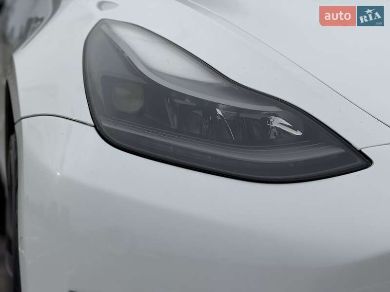 Седан Tesla Model 3 2021 в Рівному