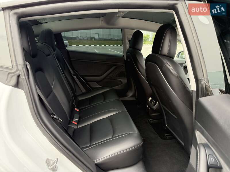 Седан Tesla Model 3 2021 в Рівному
