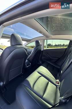 Седан Tesla Model 3 2020 в 