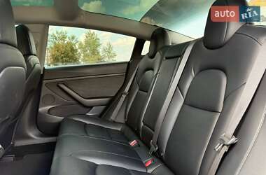 Седан Tesla Model 3 2021 в 