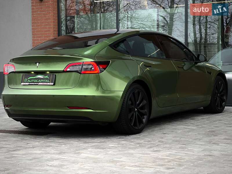 Седан Tesla Model 3 2021 в Киеве