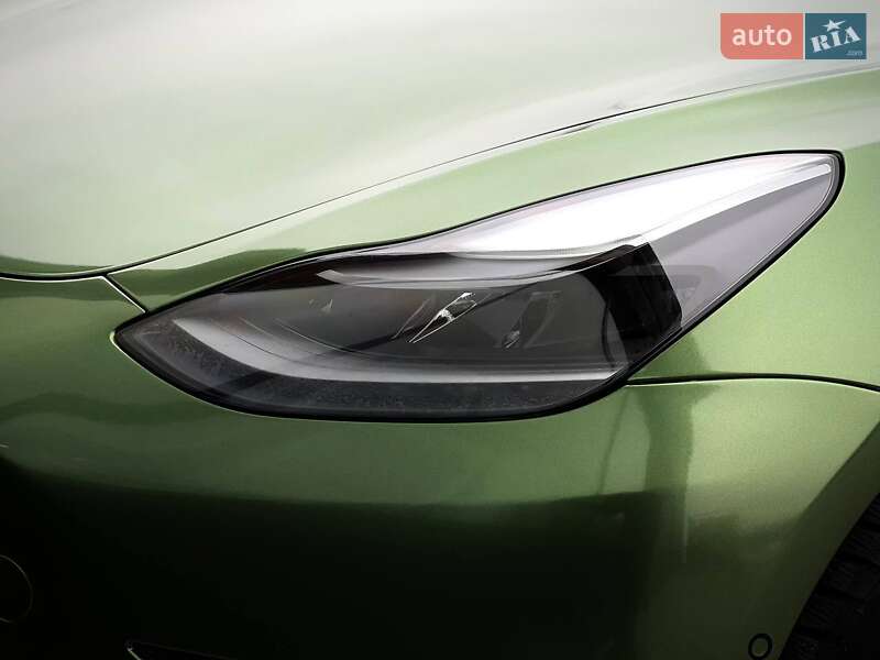 Седан Tesla Model 3 2021 в Киеве